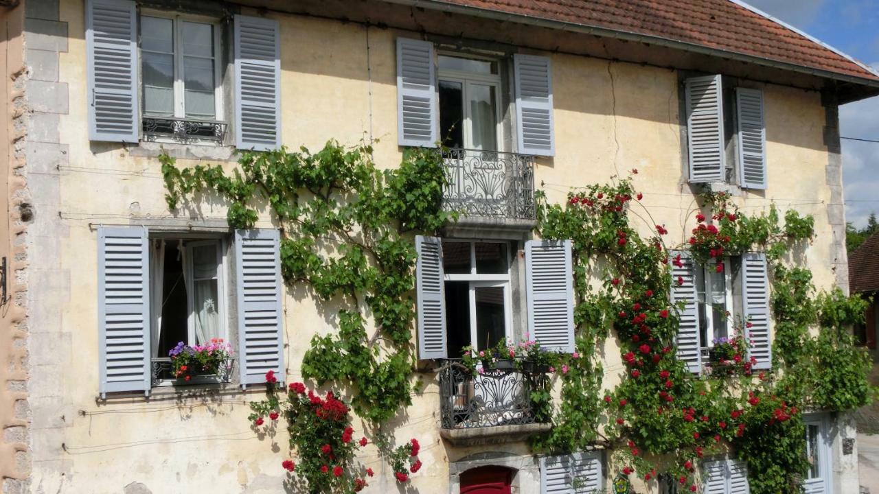 Maison Du Vigneron "Winzerhaus" Otel Vuillafans Dış mekan fotoğraf